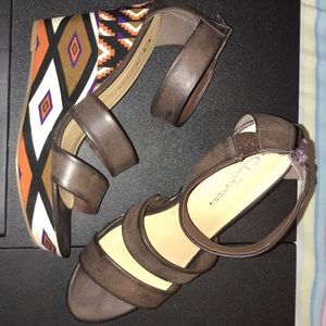 Sandel wedge with beautiful Aztec design
